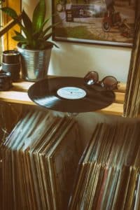 Musiques à l'Ère Pin-Up : L'Influence du Rockabilly